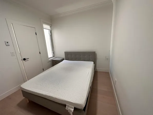 37XX Myrtle St, Burnaby, BC V5C 4E7