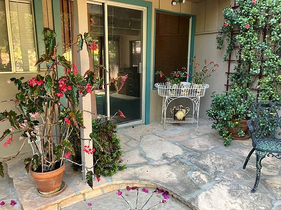 2nd image of 2735 Las Encinas Rd