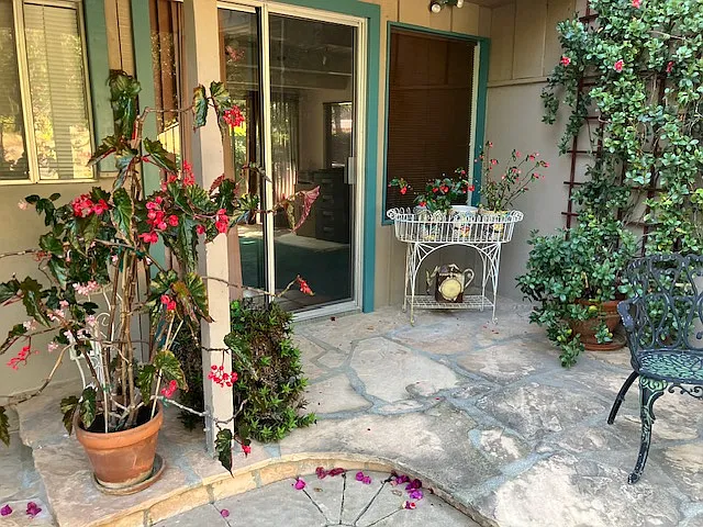 2735 Las Encinas Rd — Photo 2