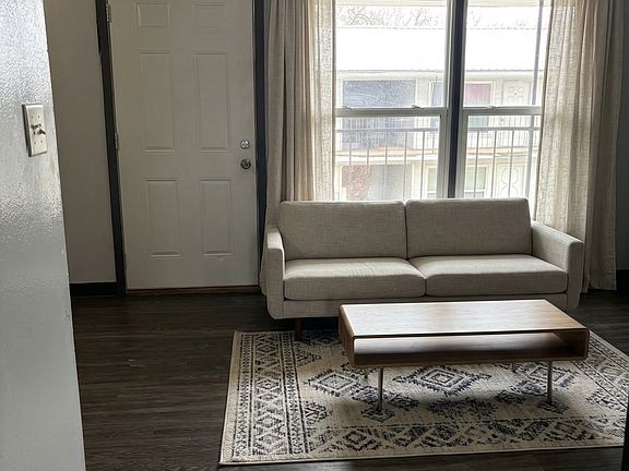 3rd image of 125 Sherwood Ct #6