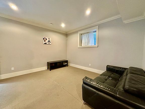 3rd image of 3464 Rosemary Heights Dr