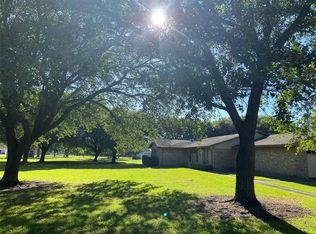 1005 Redberry Hill Rd, Baytown, TX 77521