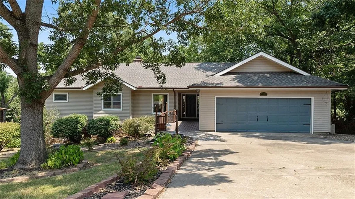 Building Photo - 44 Sandwick Dr