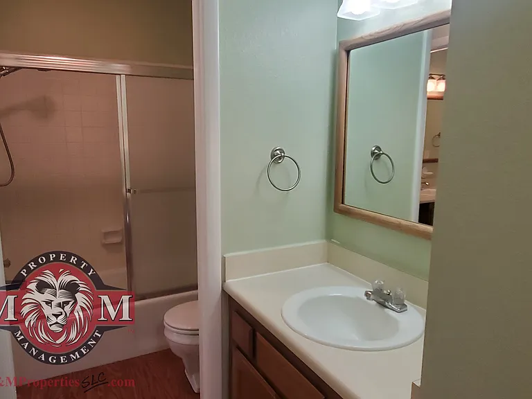 975 E Essex Court Way #4 — Photo 19