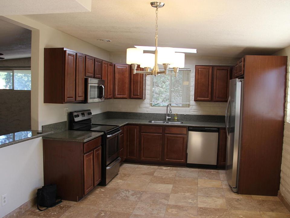 1st image of 731 S Sherwood Village Dr