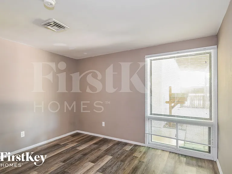 2240 Cherry Ln — Photo 12