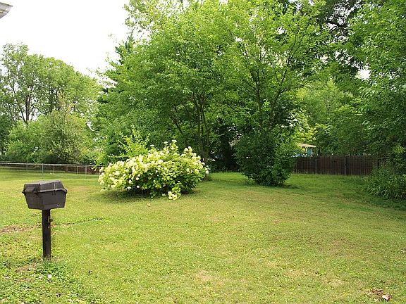 3rd image of 52 Crescent Dr