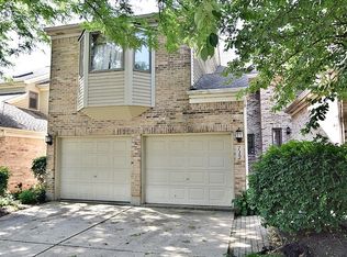 712 James St, Geneva, IL 60134