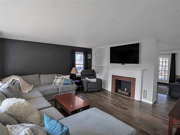 4th image of 172 Crescent Hills Rd