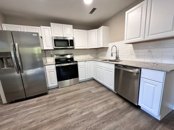 402 & 404 E Willow St, Rogers, AR 72758