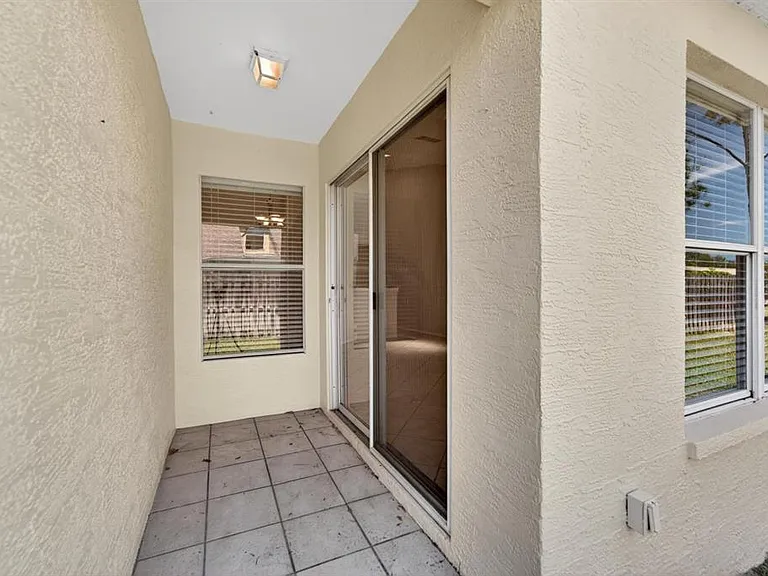 658 Green Valley Rd #B3 — Photo 37