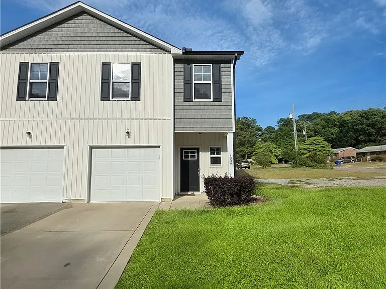 2056 Wheeling St — Photo 1