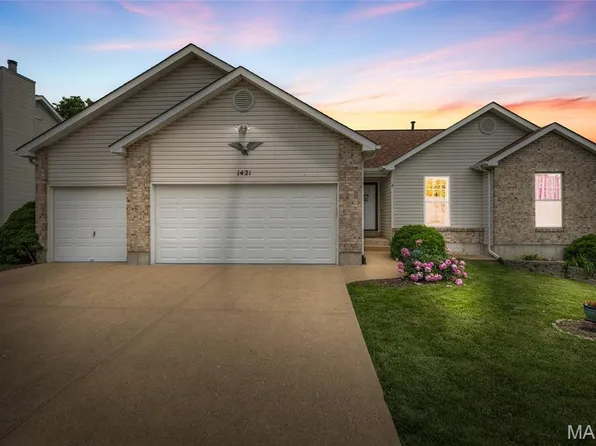 1421 N Woods Dr, Festus, MO 63028