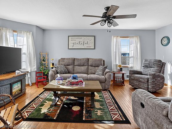 5th image of 1137 Crawford Rd