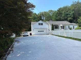 158 Jelliff Mill Rd, New Canaan, CT 06840