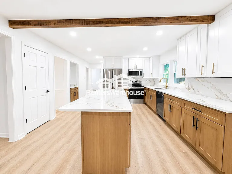 338 Travis St — Photo 12