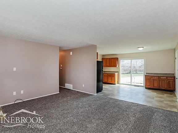 4th image of 1687 Newbrook Dr