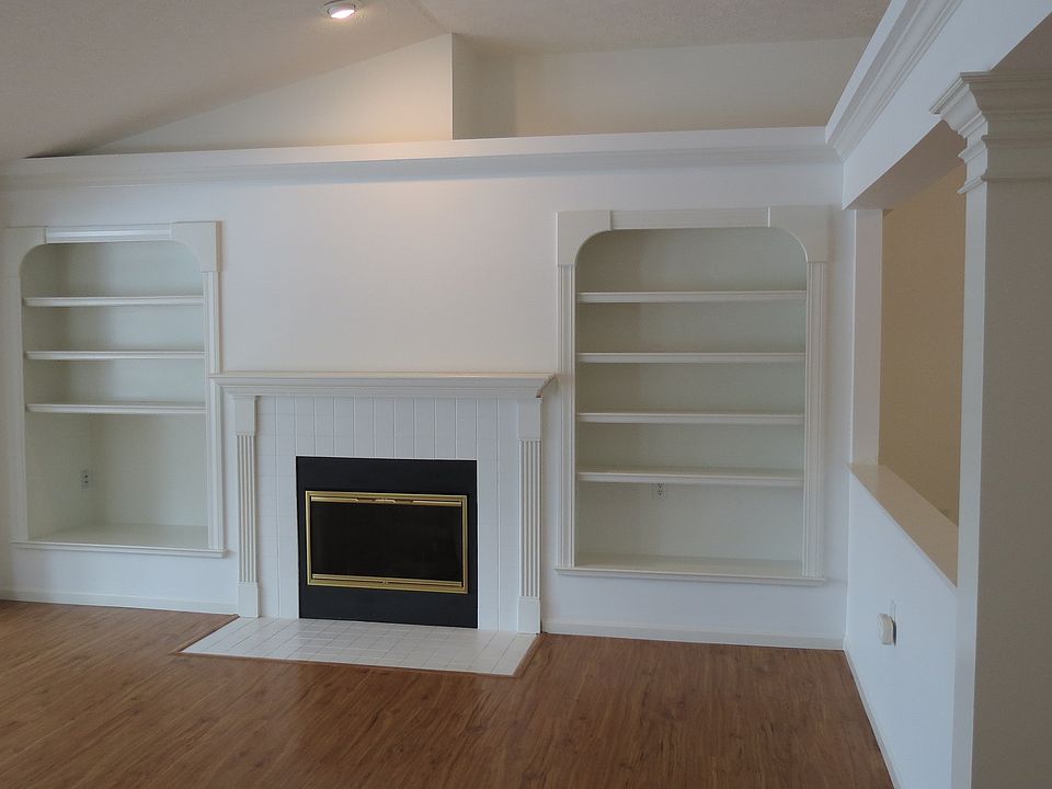 1st image of 19 Campus Ct