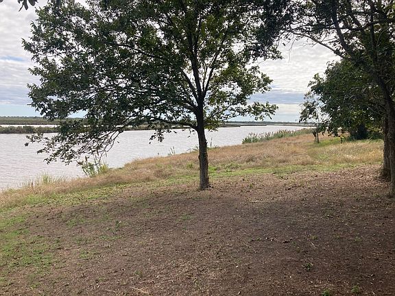 2nd image of 38/- Acres Carancahua Bay Estate Jackson County State Hwy #172