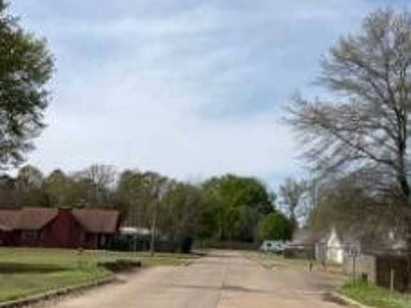 Exterior Neighborhood (street photo)