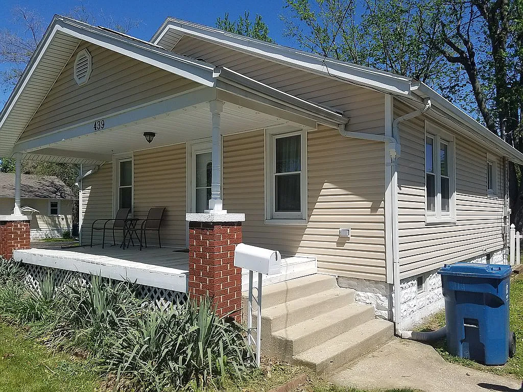 439 S Prairie St photo 1