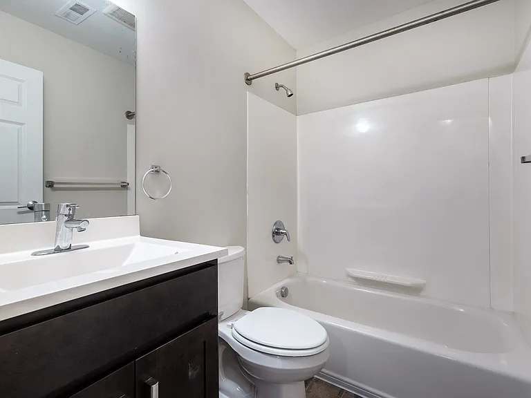 Franklin Manor Apartments — Photo 21