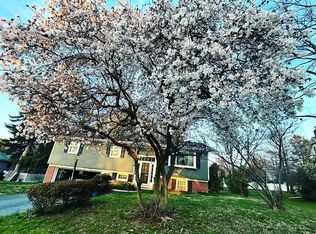 1837 Amity Dr, Lancaster, PA 17601