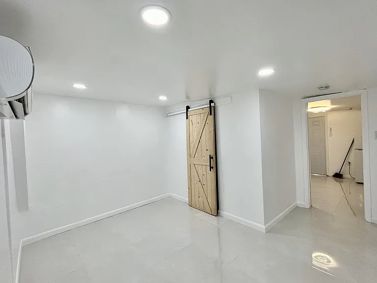 920 SW 29th Way #2/1 — Photo 5