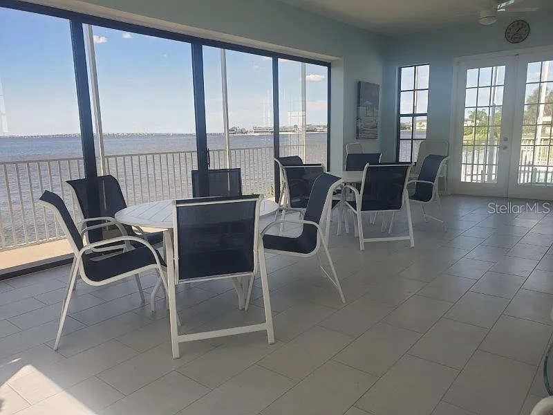 3 bed, 2.0 bath, 1823 sqft, $2,600 — Photo 3