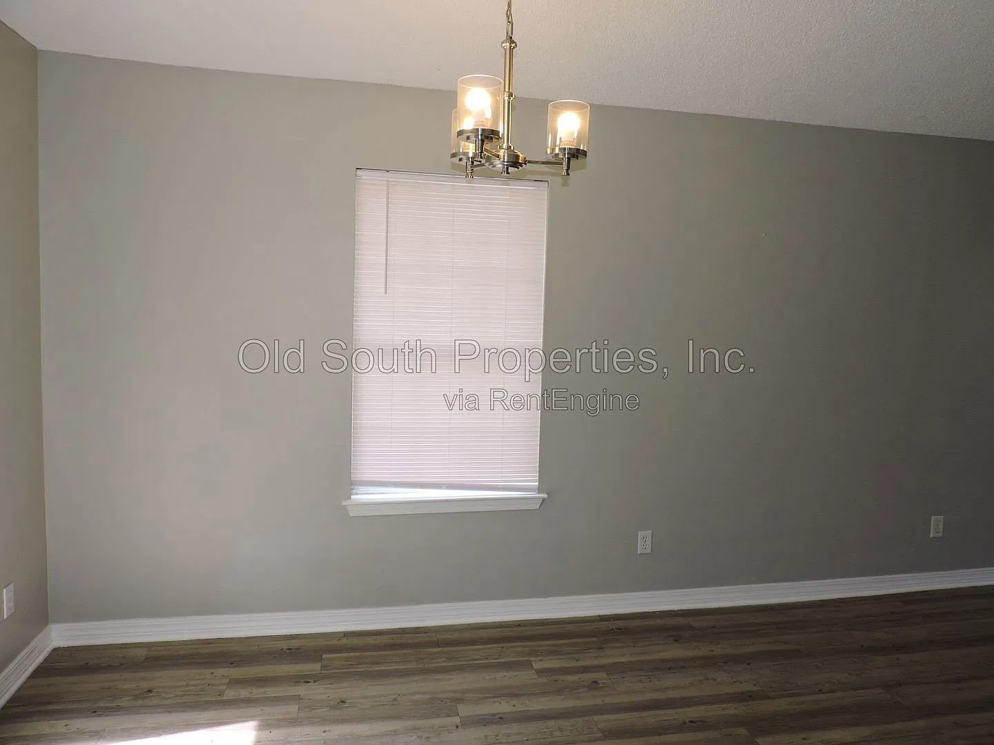 3 bed, 2.0 bath, 1258 sqft, $1,595 — Photo 3