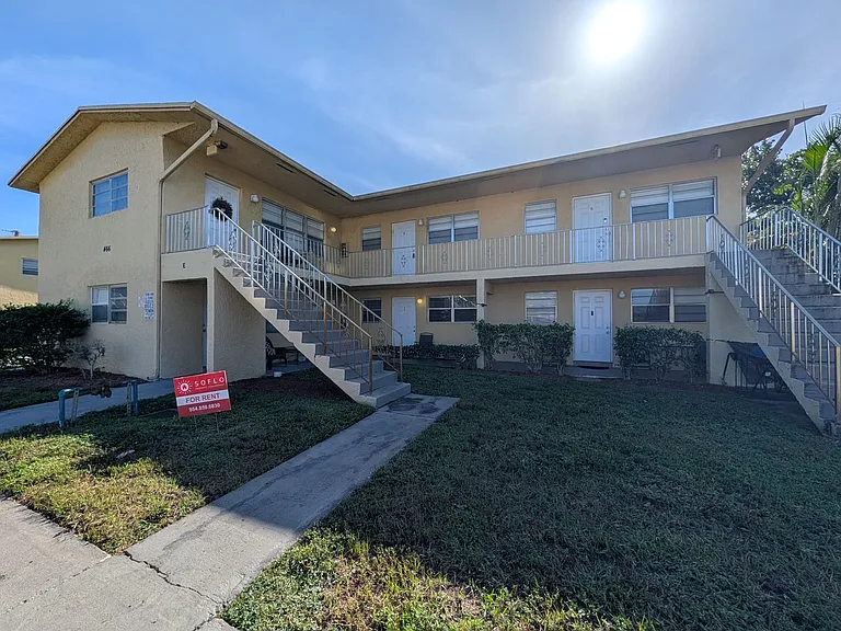 466 Sunshine Dr — Photo 1