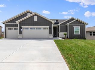 1526 N 162nd Cir, Basehor, KS 66007
