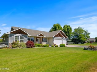 245 El Rio Dr, Yakima, WA 98908