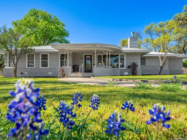 929 Bluebonnet Dr, Kerrville, TX 78028