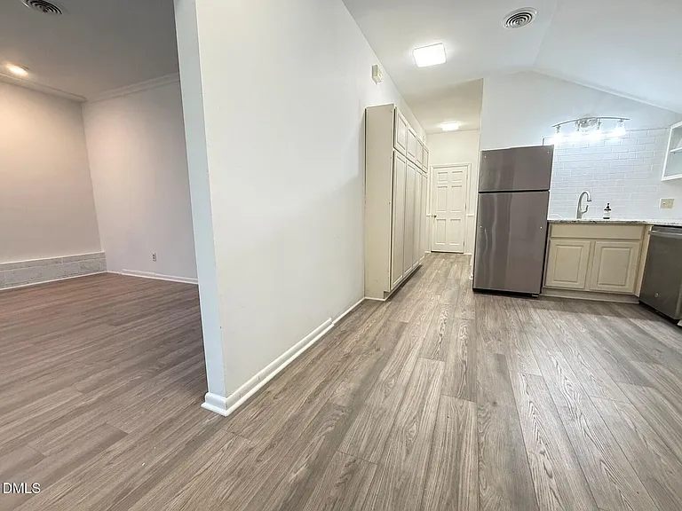 1421A Lynn Rd — Photo 2