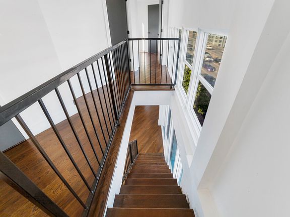 5th image of 386 Leonard St #4