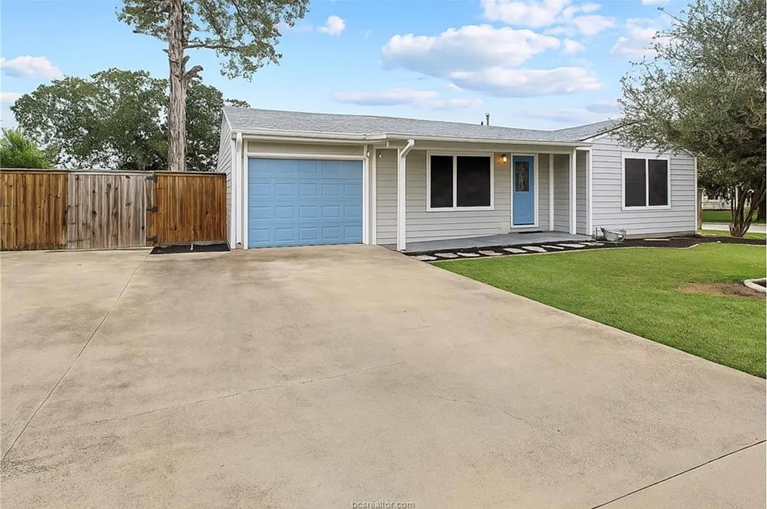3 bed, 1384 sqft, $3,495 — Photo 1