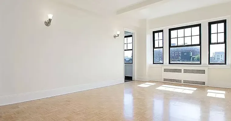 Rented by Manhattan Realty Group | media 2