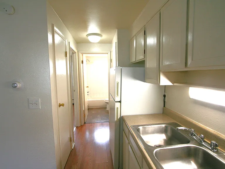 961 N Clarkson St #302 — Photo 5