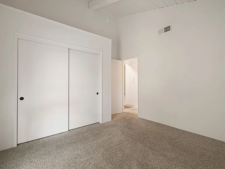 Villa Del Mar Apartments — Photo 34