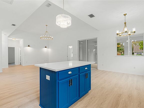 3rd image of 745 23rd Ave