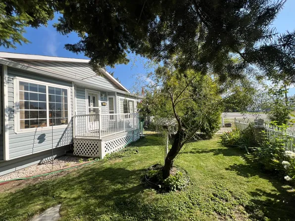 410 6th Ave, Keremeos, BC V0X 1N3