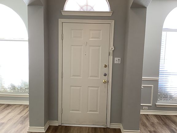 2nd image of 1718 Newcastle Dr