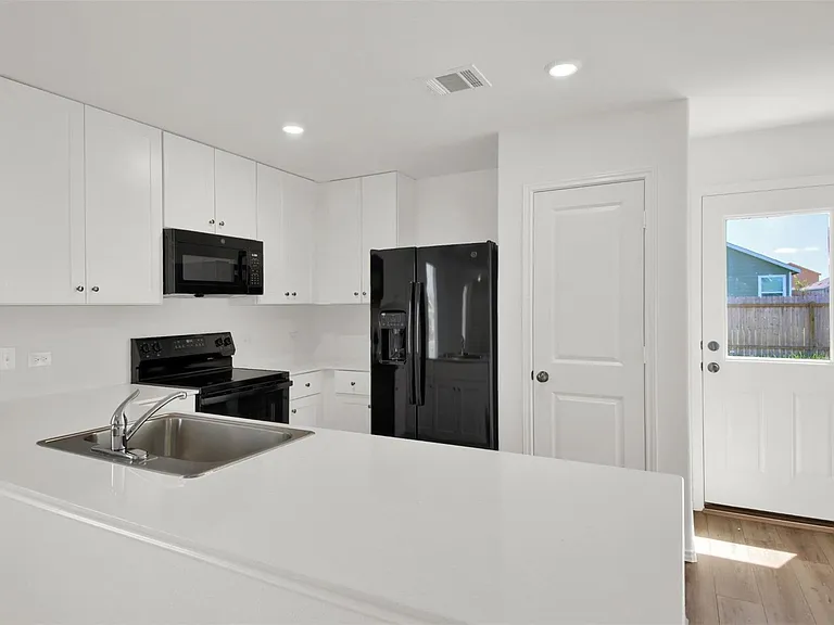 136 Jack Browning Dr — Photo 5