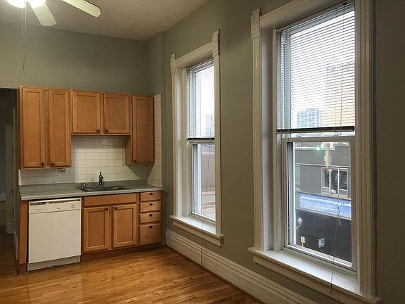 3rd image of 1550 N Hudson Ave APT 2