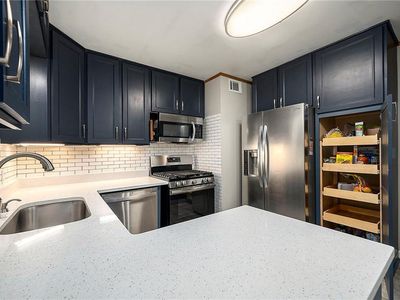 6515 Switzer Ln, Shawnee, KS, 66203