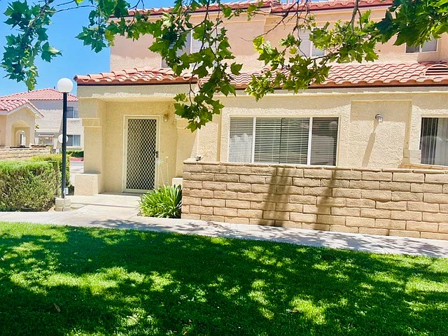 3 bed, 2.5 bath, 1336 sqft, $2,675 — Photo 4