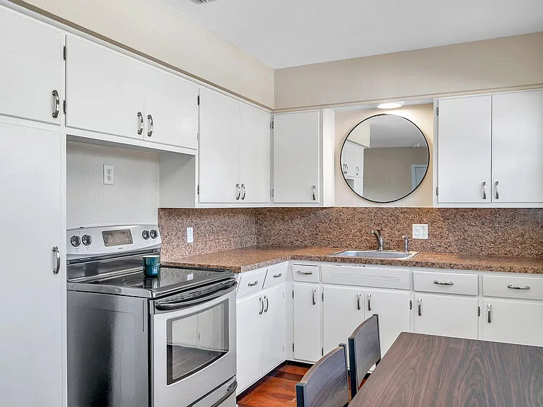 5637 Central Ave #1/2 — Photo 11
