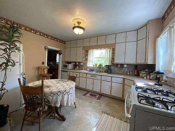 3rd image of 23239 Dogwood Ave