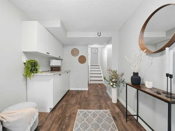 5400 N Dalhousie Dr NW #56, Calgary, AB T3A 2B4